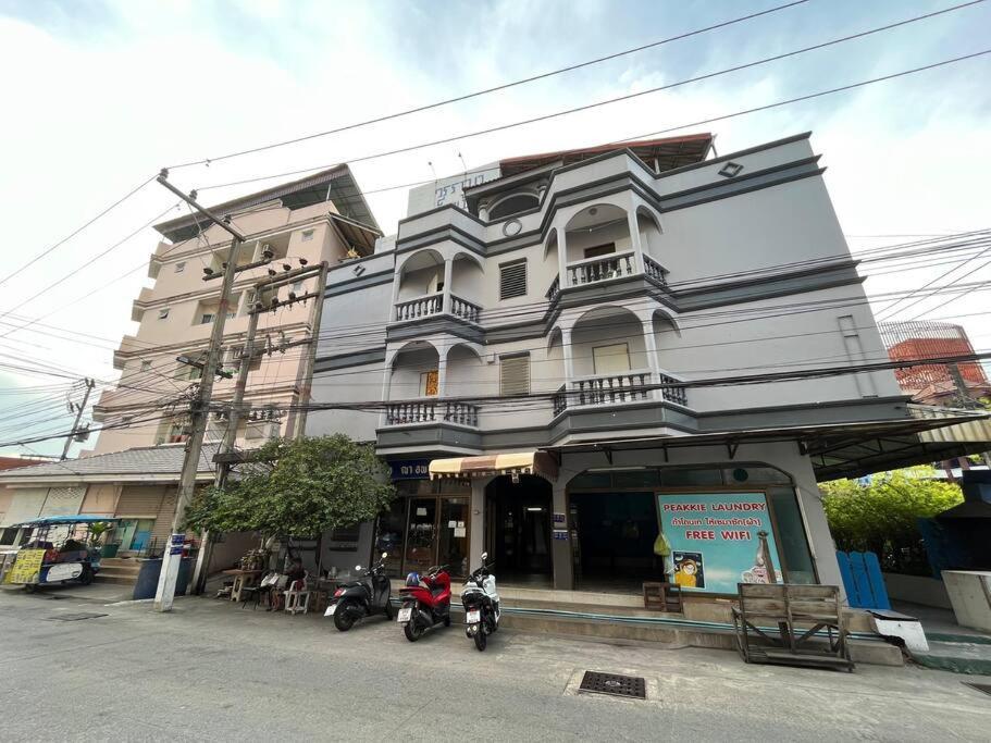 Room101 In Wanna Apartment Pattaya Buitenkant foto